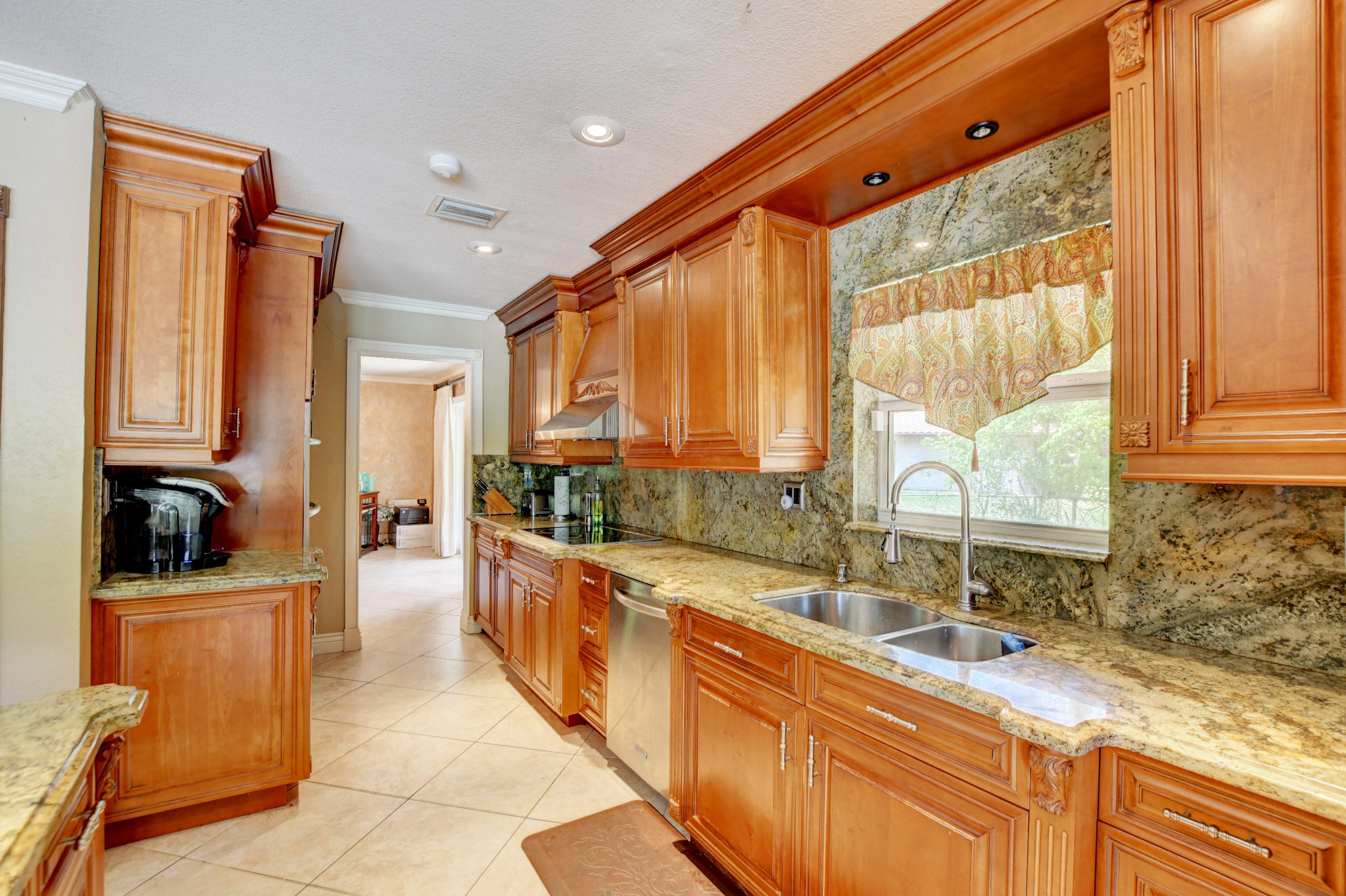 11301 Timber Lodge Terrace Boca Raton, FL 33428 - Photo 13 of 58 kitchen