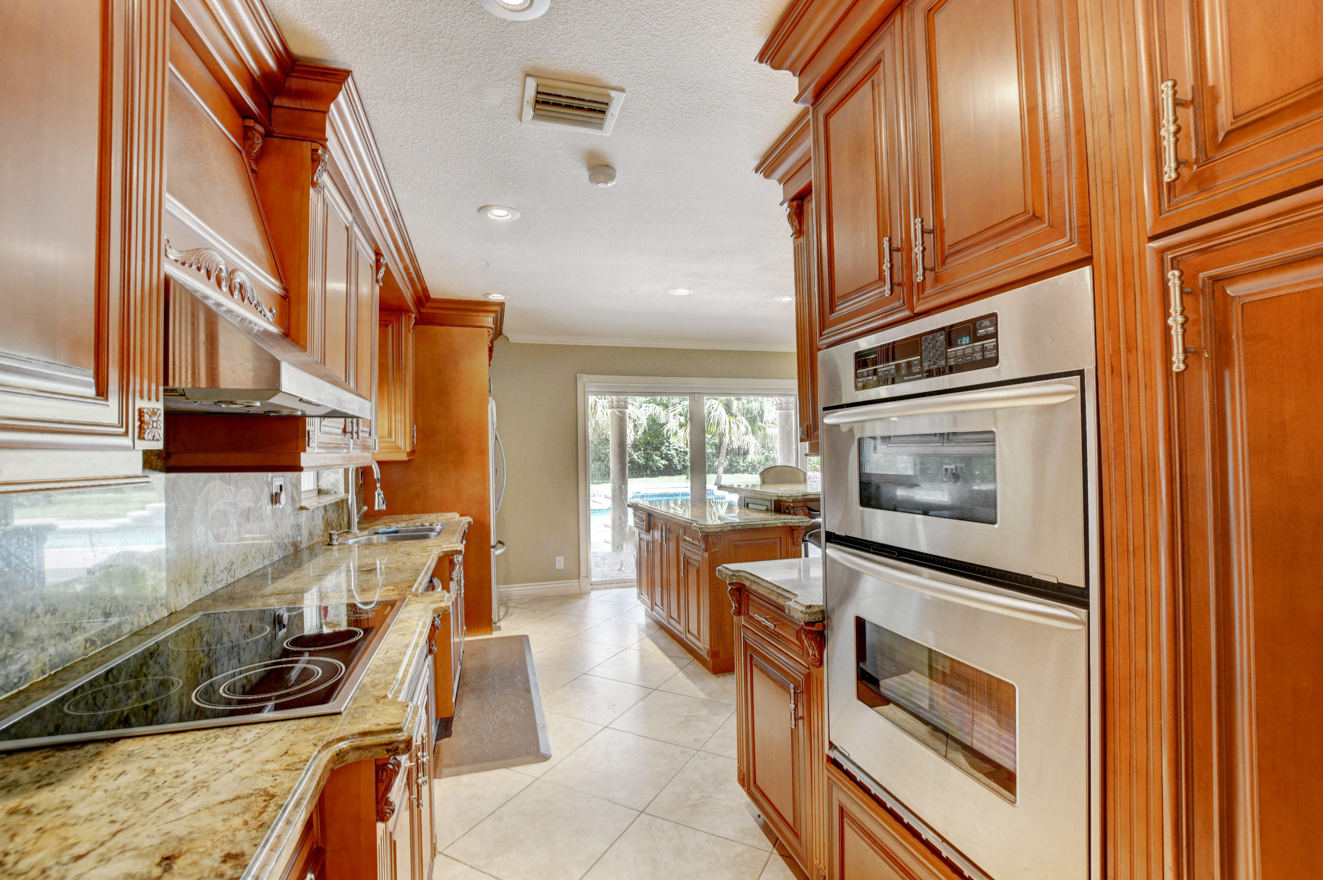 11301 Timber Lodge Terrace Boca Raton, FL 33428 - Photo 14 of 58 kitchen