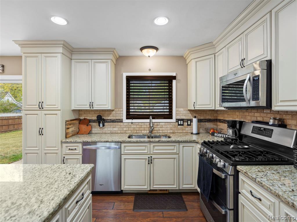 332 East Gates Street Romeo, MI 48065 - Photo 14 of 48
