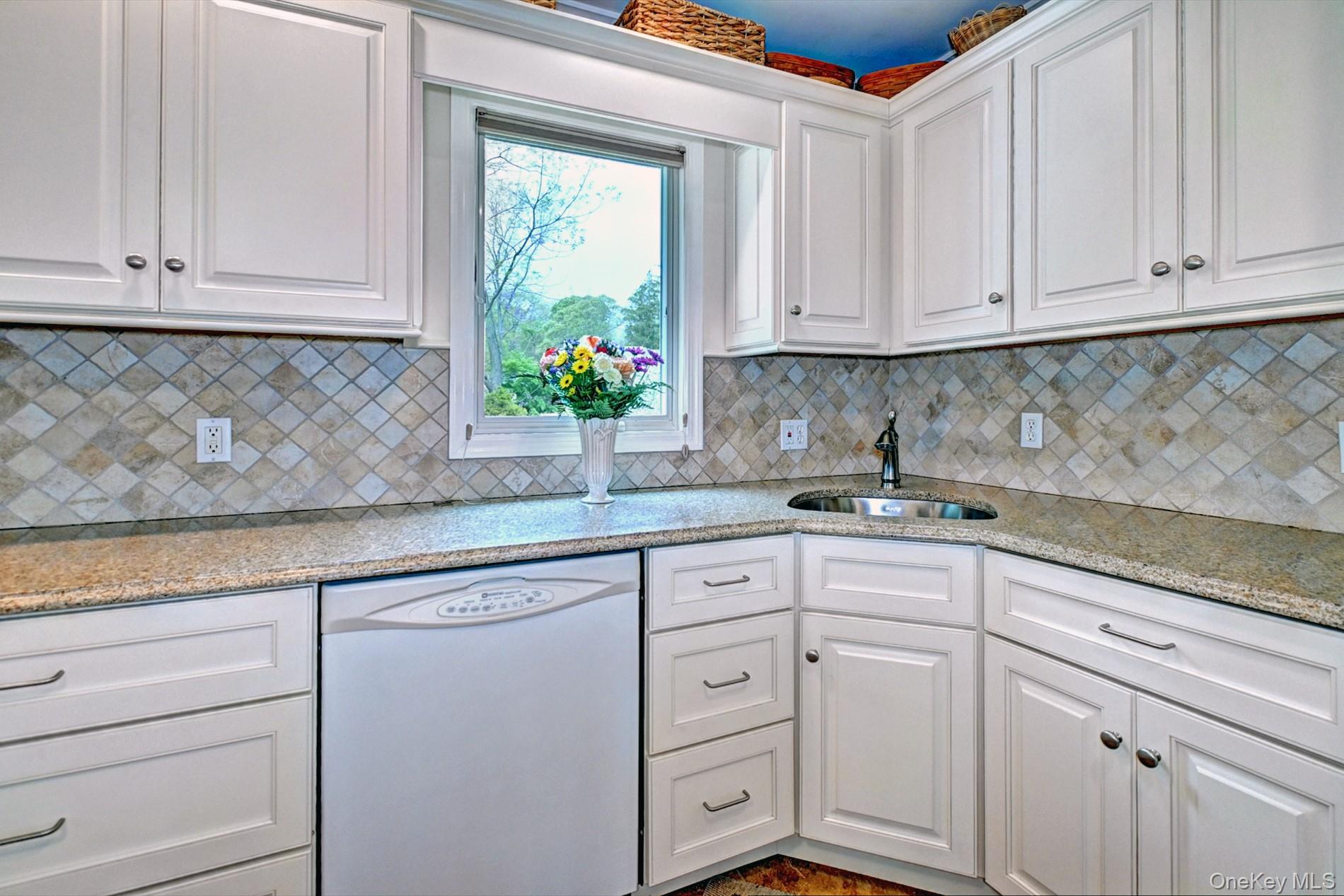 20 Valentine Road Shoreham, NY 11786 - Photo 12 of 39 Beautiful Updated Kitchen