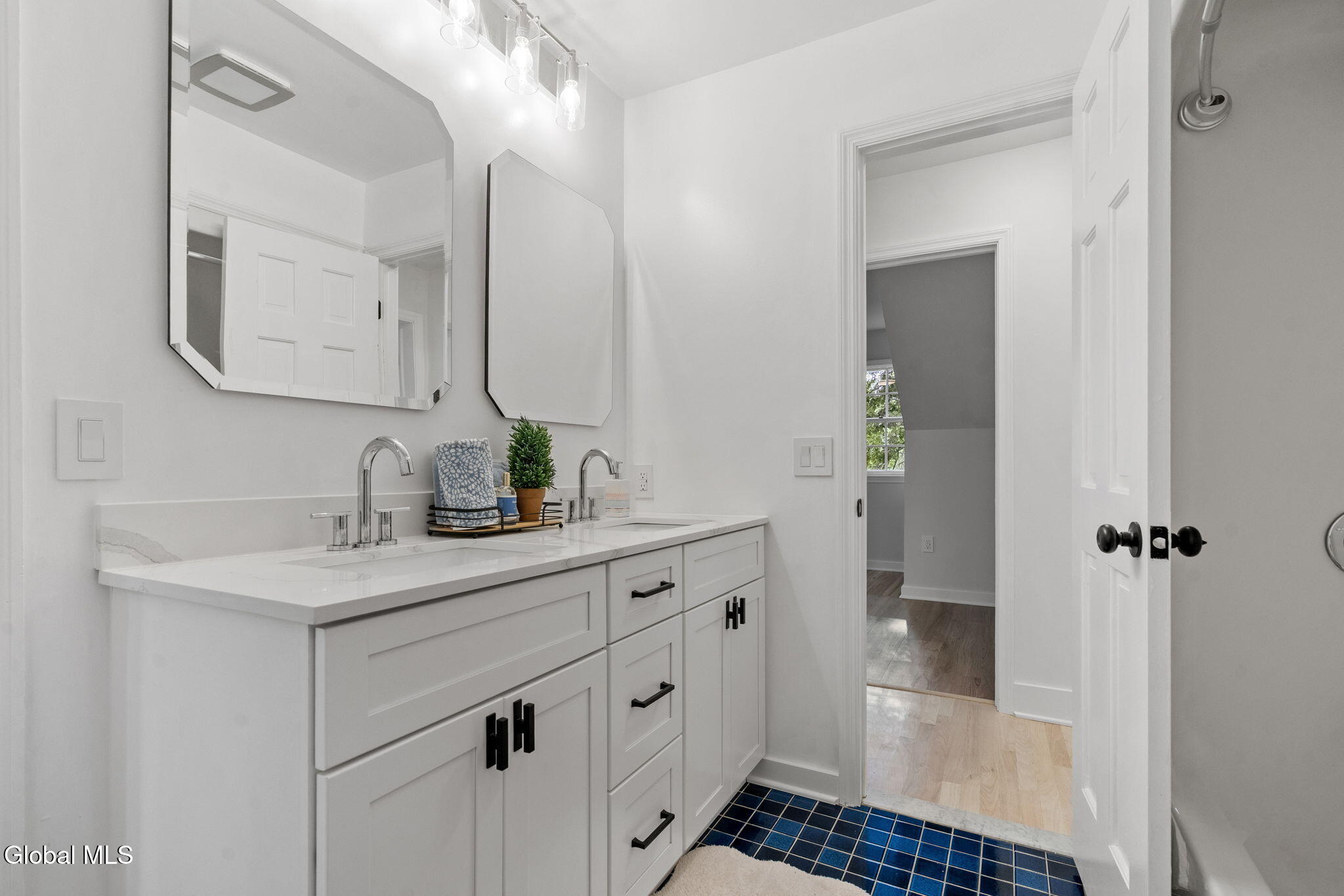 713 Riverview Road Rexford, NY 12148 - Photo 51 of 78 Guest Suite Bathroom