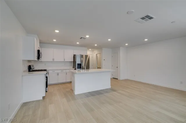 $2,400 | 945 Jigglypuff Place, Henderson, NV 89011