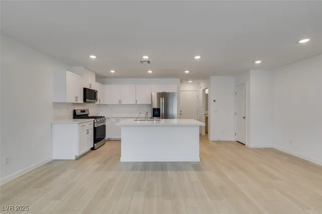 $2,400 | 945 Jigglypuff Place, Henderson, NV 89011