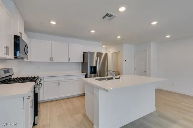 $2,400 | 945 Jigglypuff Place, Henderson, NV 89011