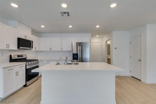 $2,400 | 945 Jigglypuff Place, Henderson, NV 89011