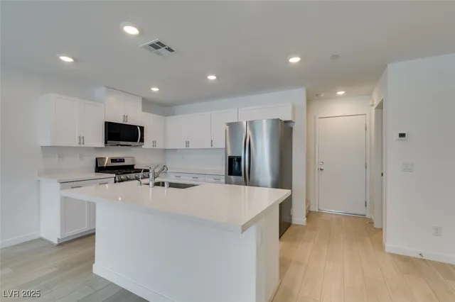 $2,400 | 945 Jigglypuff Place, Henderson, NV 89011