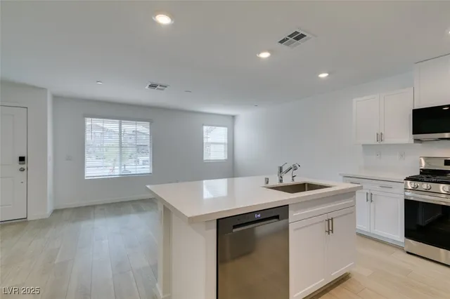 $2,400 | 945 Jigglypuff Place, Henderson, NV 89011