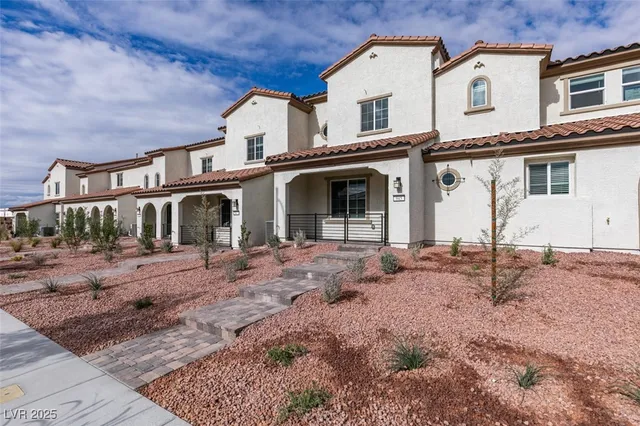 $2,400 | 945 Jigglypuff Place, Henderson, NV 89011