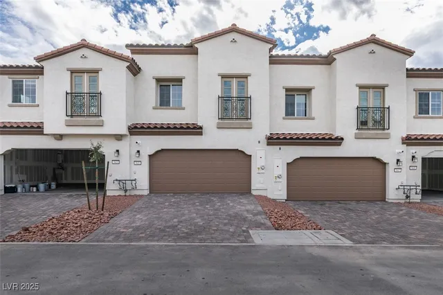 $2,400 | 945 Jigglypuff Place, Henderson, NV 89011