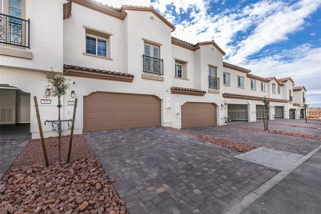 $2,400 | 945 Jigglypuff Place, Henderson, NV 89011