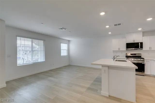 $2,400 | 945 Jigglypuff Place, Henderson, NV 89011