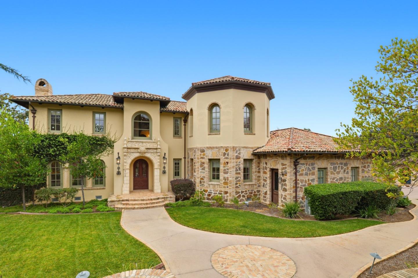 505 Gordon Avenue San Jose, CA 95127 - Photo 4 of 62 a front view of a house with a yard