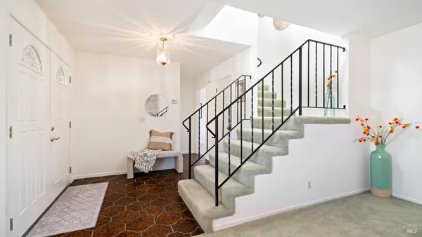 $1,200,000 | 28 Monroe Court, Novato, CA 94947