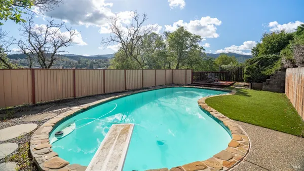 $1,200,000 | 28 Monroe Court, Novato, CA 94947