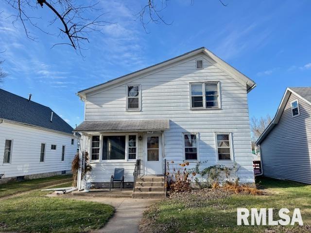 2918 Pershing Boulevard Clinton, IA 52732 - Photo 33 of 33 a front view of a house with garden