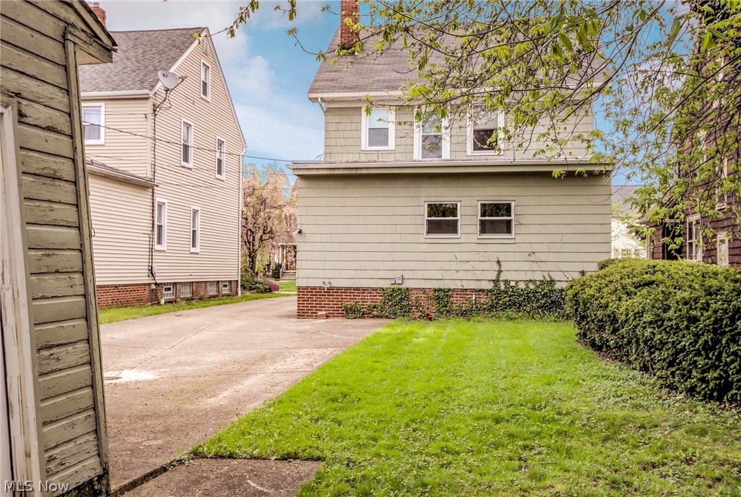 2240 Cranston Road Cleveland, OH 44118 - Photo 4 of 35