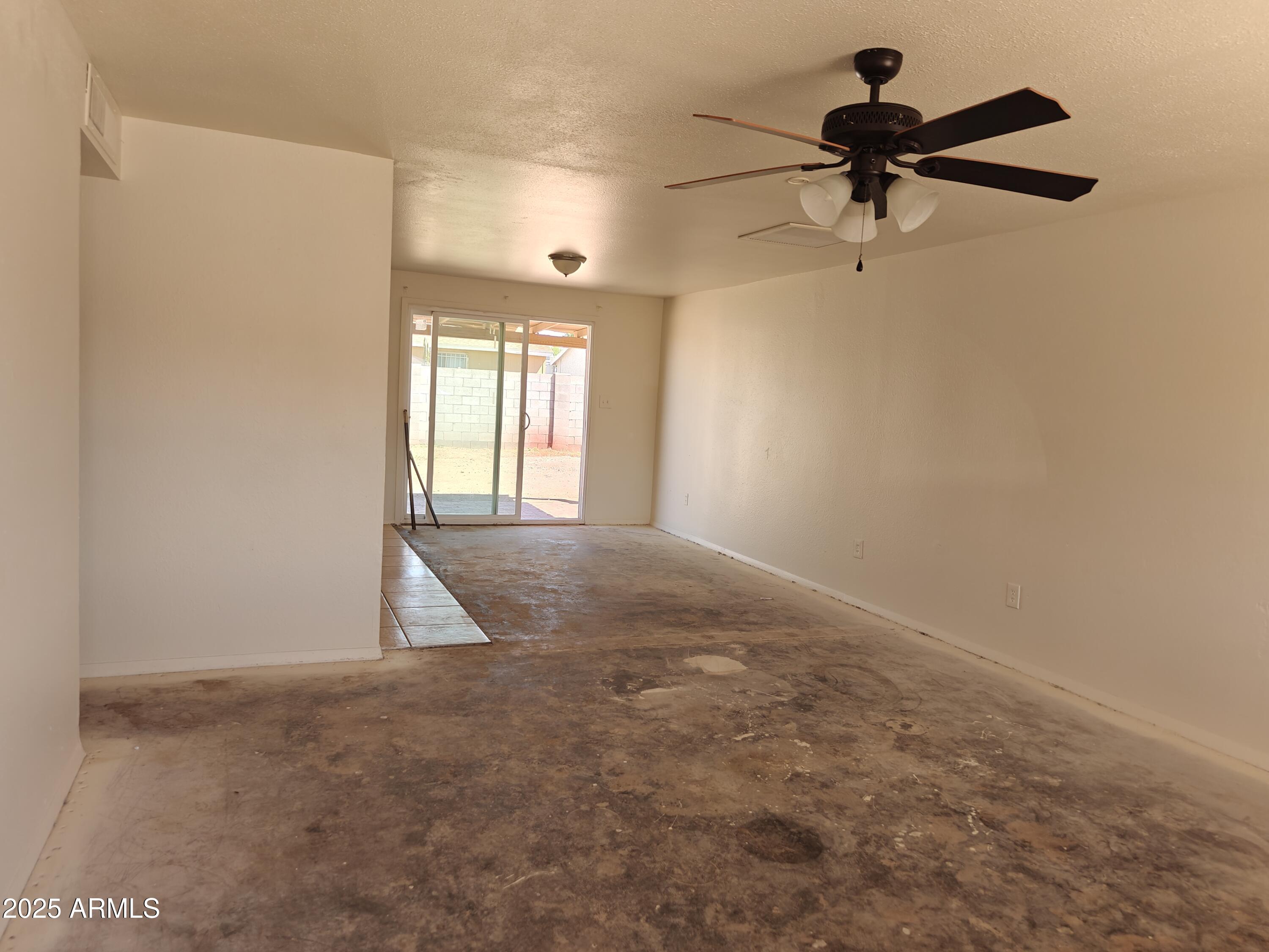 6226 West Coronado Road Phoenix, AZ 85035 - Photo 4 of 15 IMG20250422101605