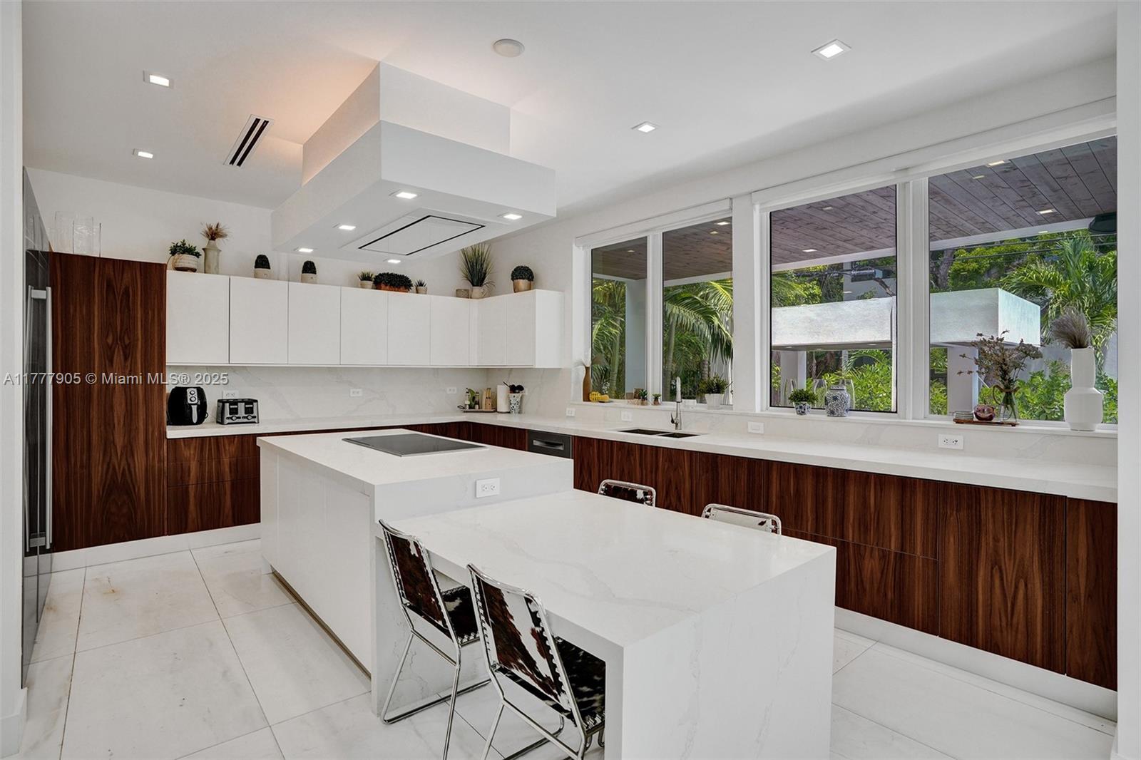 201 Buttonwood Drive Key Biscayne, FL 33149 - Photo 17 of 80