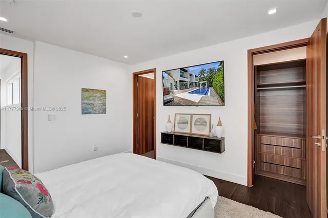 $5,999,000 | 201 Buttonwood Drive, Key Biscayne, FL 33149