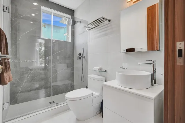 $5,999,000 | 201 Buttonwood Drive, Key Biscayne, FL 33149