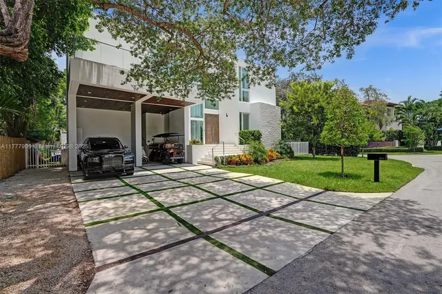 $5,999,000 | 201 Buttonwood Drive, Key Biscayne, FL 33149