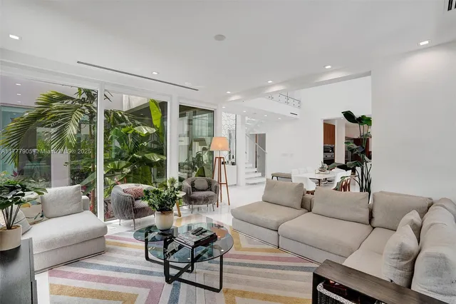 $5,999,000 | 201 Buttonwood Drive, Key Biscayne, FL 33149