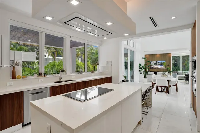 $5,999,000 | 201 Buttonwood Drive, Key Biscayne, FL 33149