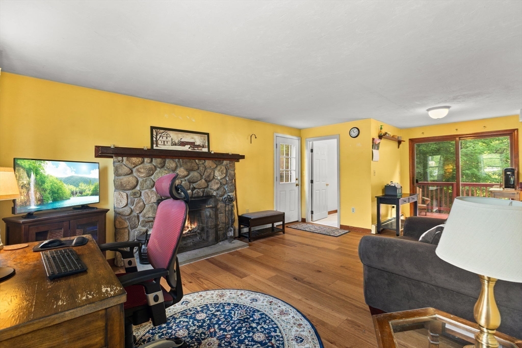 71 Pondview Circle Taunton, MA 02780 - Photo 12 of 33