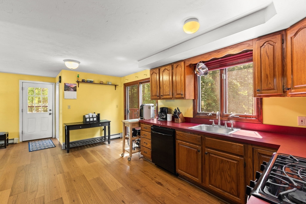 71 Pondview Circle Taunton, MA 02780 - Photo 6 of 33