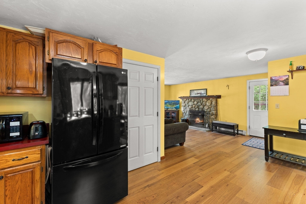 71 Pondview Circle Taunton, MA 02780 - Photo 9 of 33