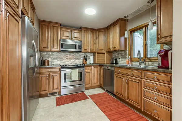 $1,750,000 | 70 Avalon Trail, Penfield, NY 14580