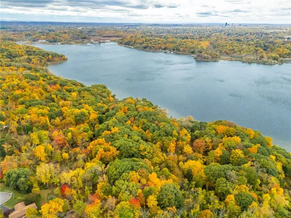 $1,750,000 | 70 Avalon Trail, Penfield, NY 14580