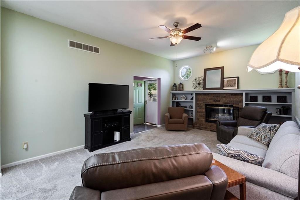 724 Northeast Hunters Ridge Lee's Summit, MO 64086 - Photo 5 of 35