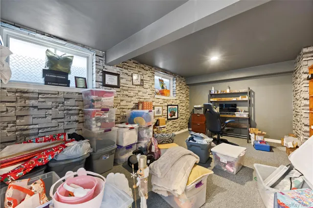 $3,900 | 22 Dunwood Road, Unit A FIRST, Port Washington, NY 11050