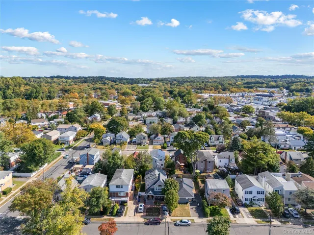 $3,900 | 22 Dunwood Road, Unit A FIRST, Port Washington, NY 11050