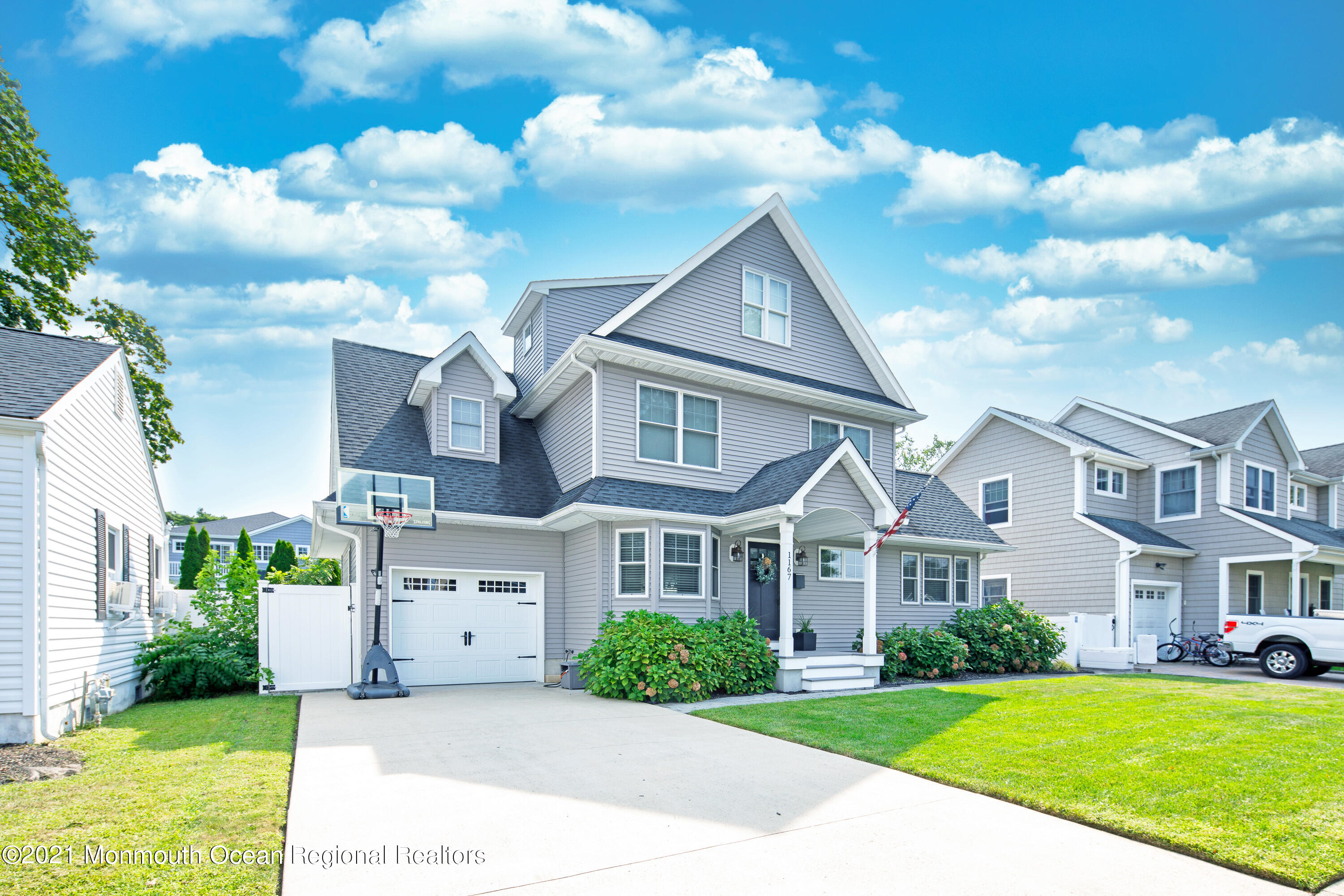 1167 Ridgefield Dr