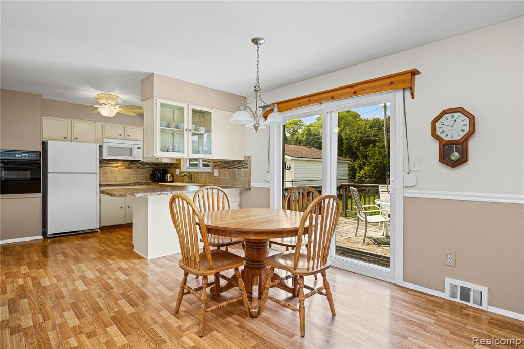 14743 Newburgh Road Livonia, MI 48154 - Photo 9 of 48