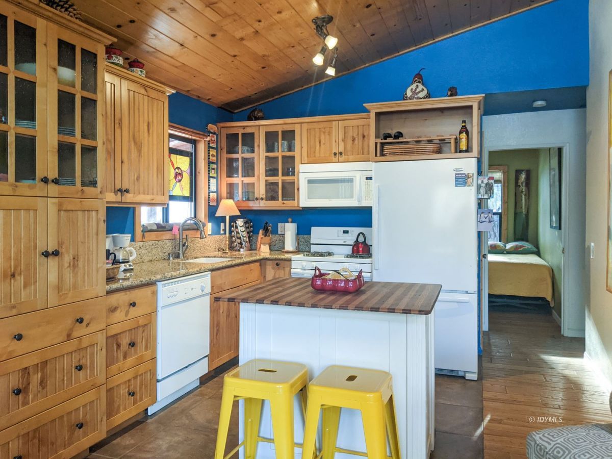 52790 Idyllmont Road Idyllwild, CA 92549 - Photo 21 of 65 a kitchen with cabinets and wooden floor