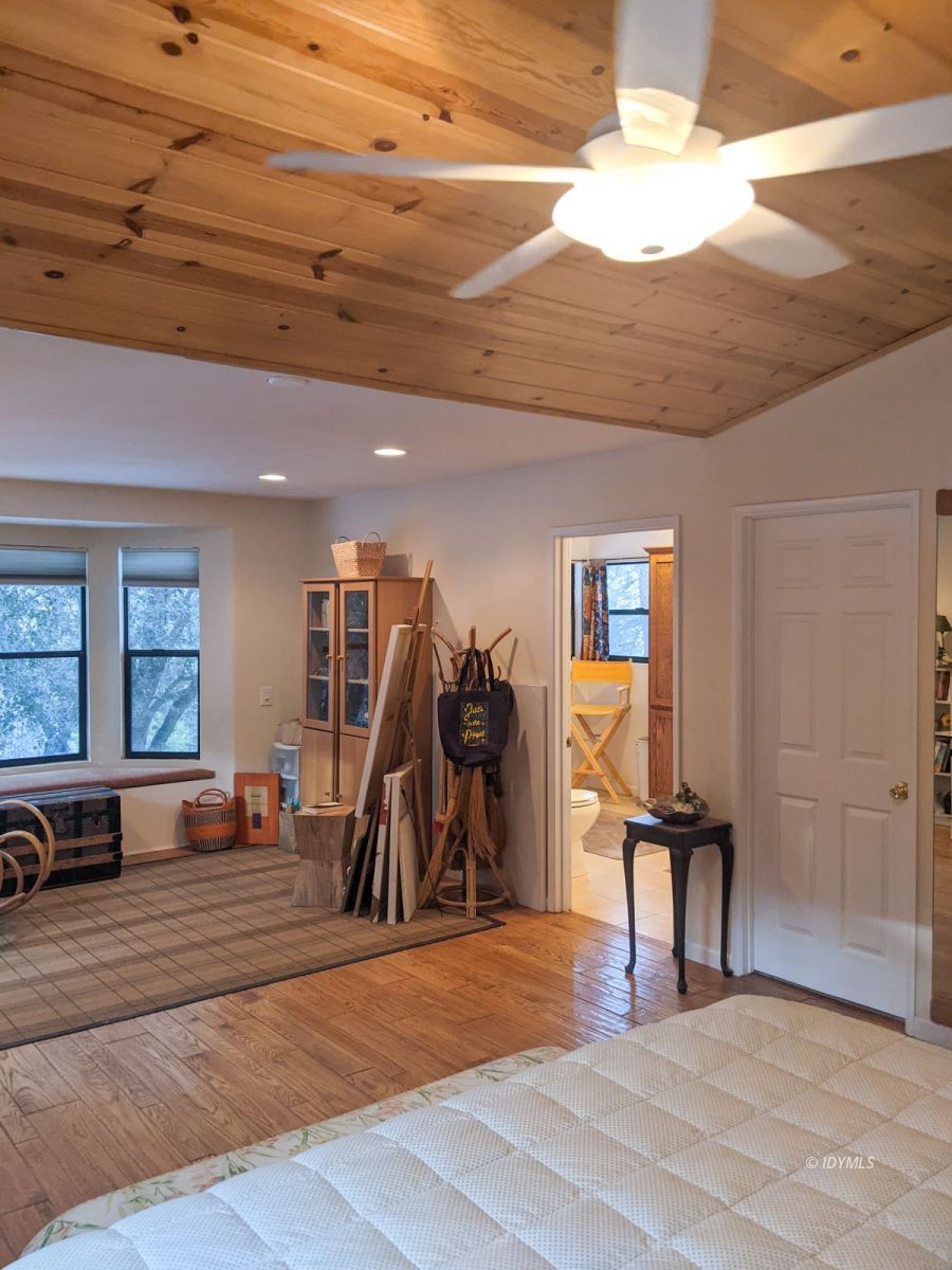 52790 Idyllmont Road Idyllwild, CA 92549 - Photo 36 of 65 a view of a room with gym equipment