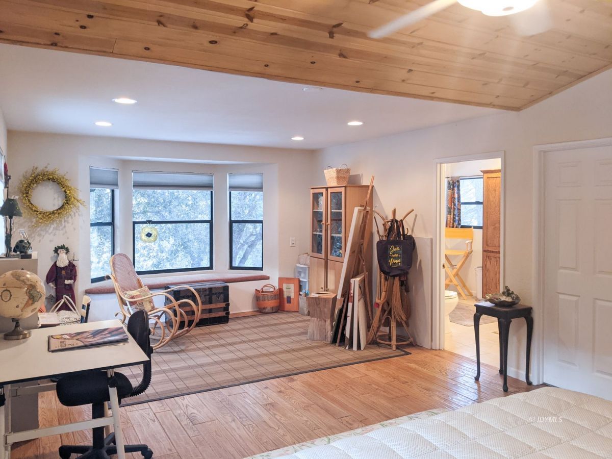 52790 Idyllmont Road Idyllwild, CA 92549 - Photo 40 of 65 a view of a room with gym equipment