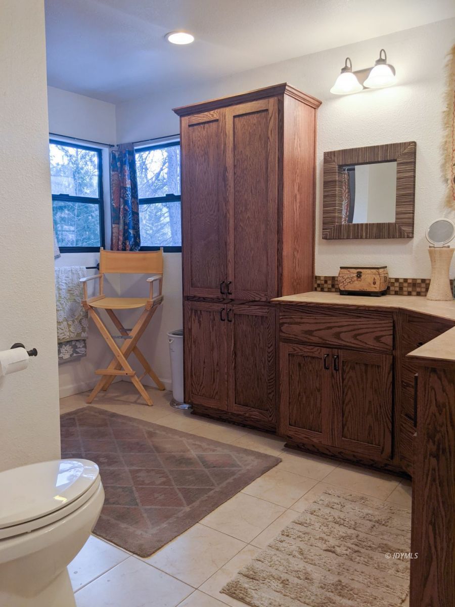 52790 Idyllmont Road Idyllwild, CA 92549 - Photo 42 of 65 a bathroom with a toilet a sink and mirror
