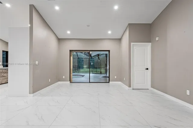 $924,900 | 4490 Southwest 105th Avenue, Davie, FL 33328