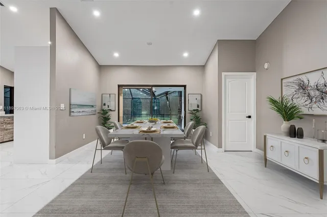 $924,900 | 4490 Southwest 105th Avenue, Davie, FL 33328