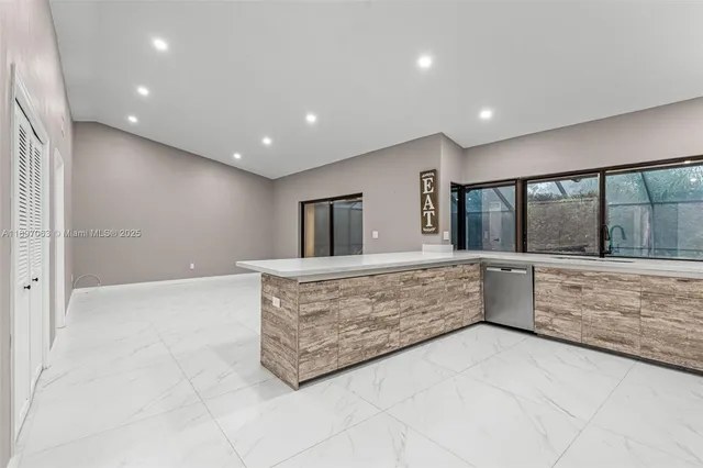 $924,900 | 4490 Southwest 105th Avenue, Davie, FL 33328