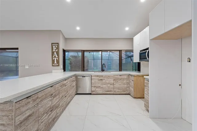 $924,900 | 4490 Southwest 105th Avenue, Davie, FL 33328