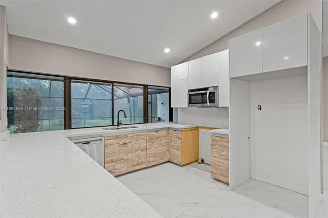 $924,900 | 4490 Southwest 105th Avenue, Davie, FL 33328