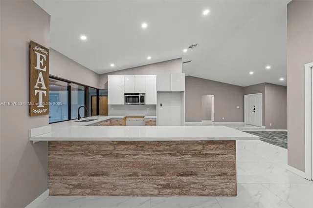 $924,900 | 4490 Southwest 105th Avenue, Davie, FL 33328