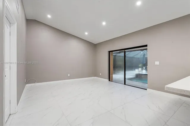 $924,900 | 4490 Southwest 105th Avenue, Davie, FL 33328