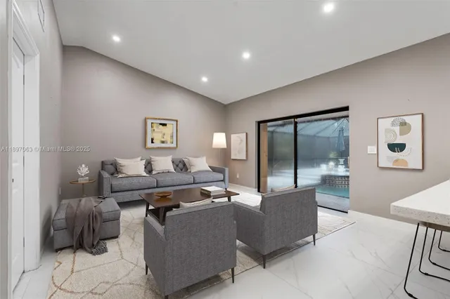 $924,900 | 4490 Southwest 105th Avenue, Davie, FL 33328