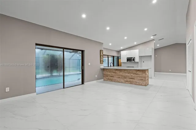 $924,900 | 4490 Southwest 105th Avenue, Davie, FL 33328